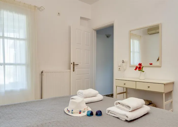 Anemousa Aparthotel Otzias