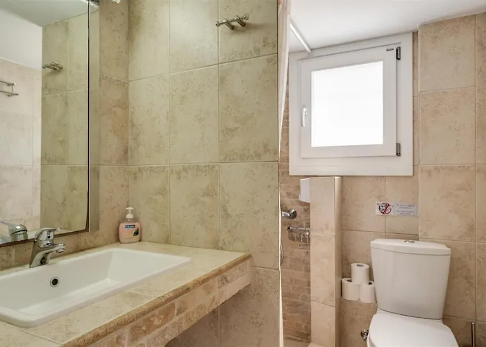 Anemousa Aparthotel Otzias